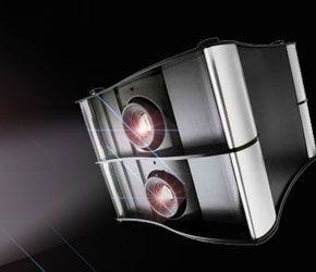 LG还特别设计了一款夹套式偏光眼镜