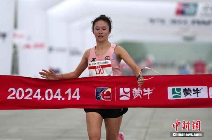 2024北京半马在奥林匹克公园完赛：中国选手包揽