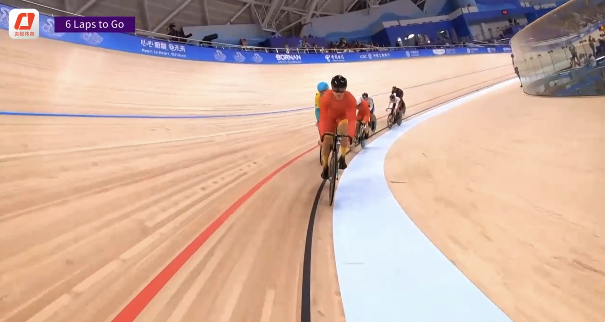 周瑜在杭州亚运会场馆自行车男子凯林赛夺冠，