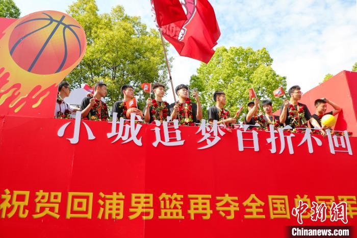 回浦中学险胜清华附中 获全国冠军逆袭成现实版