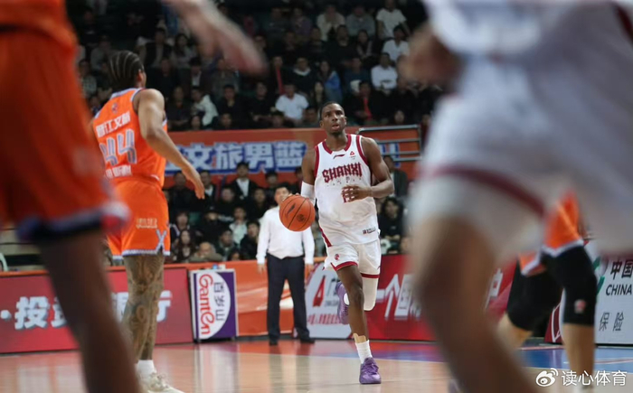 广东宏远遭江苏逆转绝杀 杜锋缺席复盘引争议