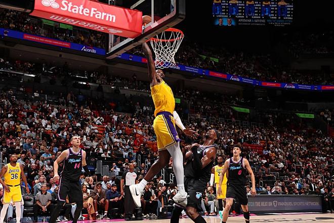 湖人8连胜终结热火三连败 艾顿低迷成关键转折点