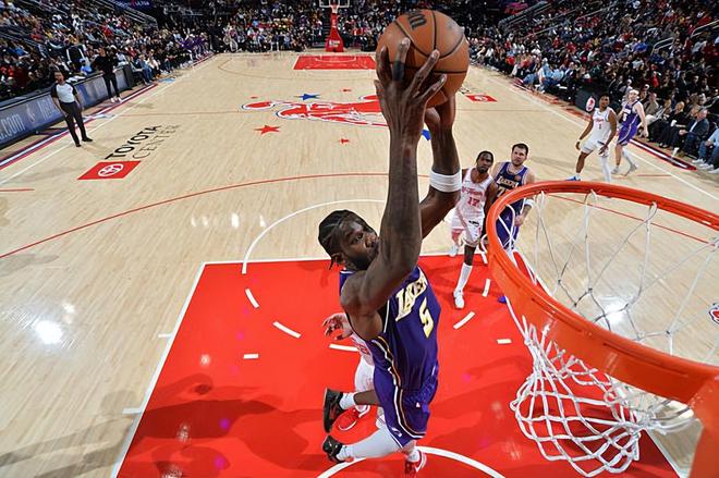 湖人8连胜终结热火三连败 艾顿低迷成关键转折点