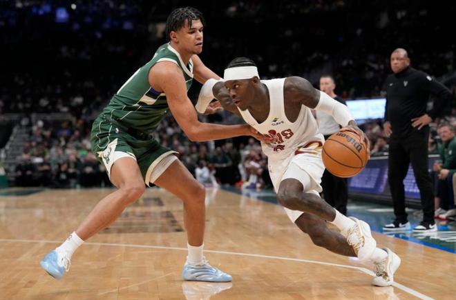 莫布里扛起进攻重任 骑士力克雄鹿稳居东部第四