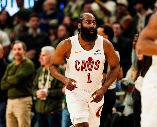 莫布里扛起进攻重任 骑士力克雄鹿稳居东部第四