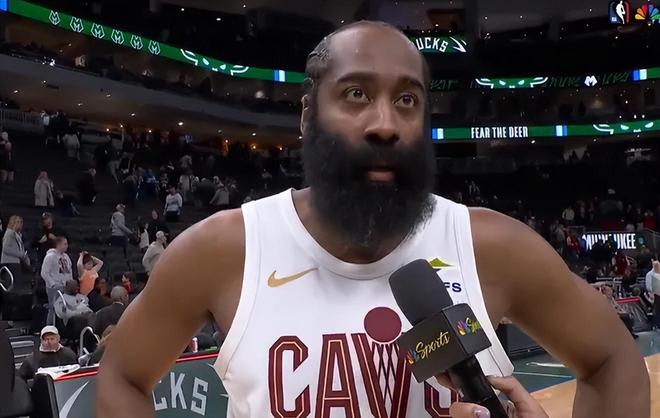 莫布里扛起进攻重任 骑士力克雄鹿稳居东部第四