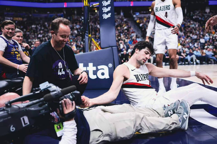 掘金逆转开拓者登顶西部第三 战绩超越湖人创赛