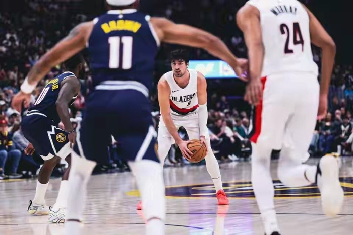 掘金逆转开拓者登顶西部第三 战绩超越湖人创赛