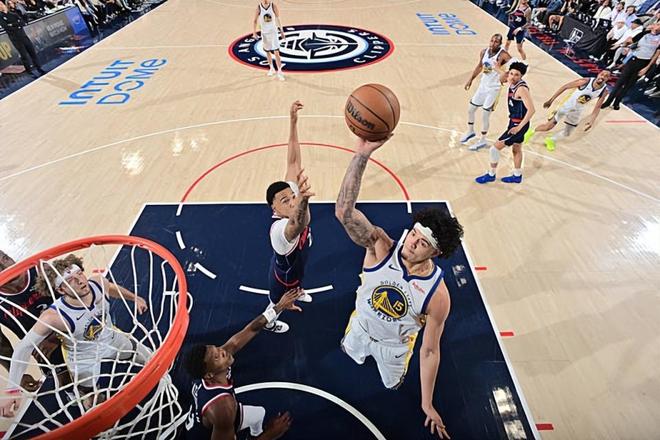 勇士逆转快船晋级季后赛 桑托斯20+6+5助球队绝地